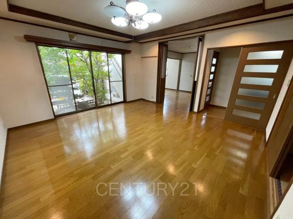 高崎市倉賀野町中古一戸建ての居間・リビング|陽当たりの良い明るいリビング