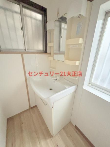 泉尾3丁目貸家の洗面所