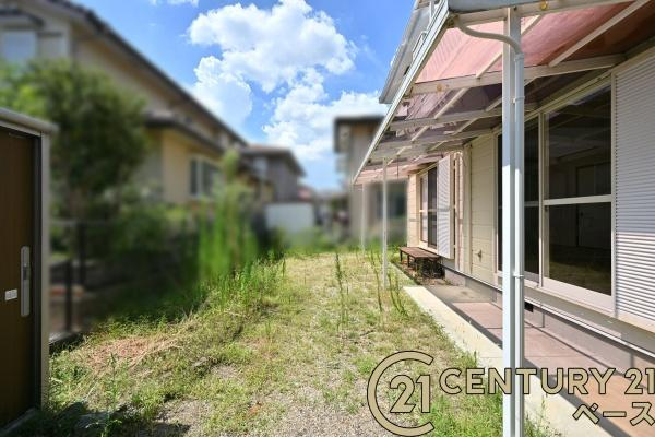 北葛城郡広陵町馬見南５丁目の中古一戸建の庭|■現地撮影写真■広くて開放的なお庭でゆったりプライベートな時間を満喫！
