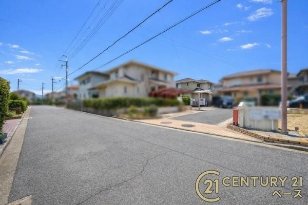 北葛城郡広陵町馬見南５丁目の中古一戸建の前面道路含む現地写真|■現地撮影写真■前面道路は約６ｍと広々開放的・雰囲気の良い閑静な住宅地です！