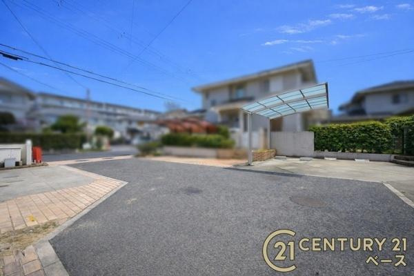 北葛城郡広陵町馬見南５丁目の中古一戸建の前面道路含む現地写真