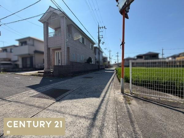 和歌山市梅原　中古戸建の前面道路含む現地写真