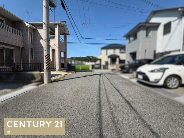 和歌山市梅原　中古戸建の前面道路含む現地写真