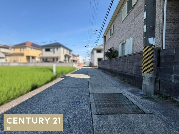 和歌山市梅原　中古戸建の前面道路含む現地写真
