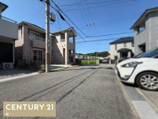 和歌山市梅原　中古戸建の前面道路含む現地写真