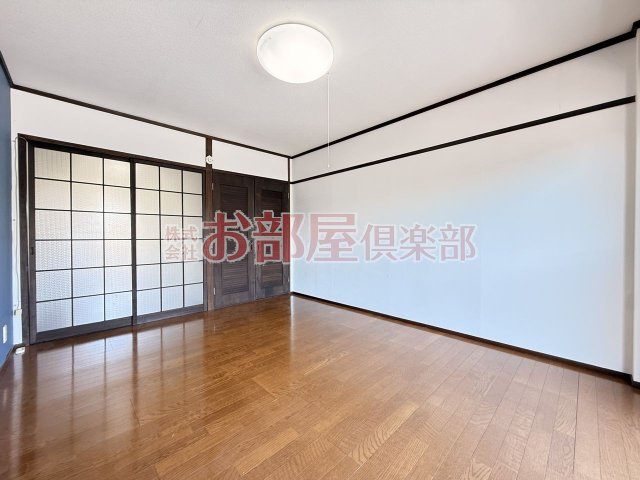 ラミエーヌの洋室|落ち着いた色調の洋室です