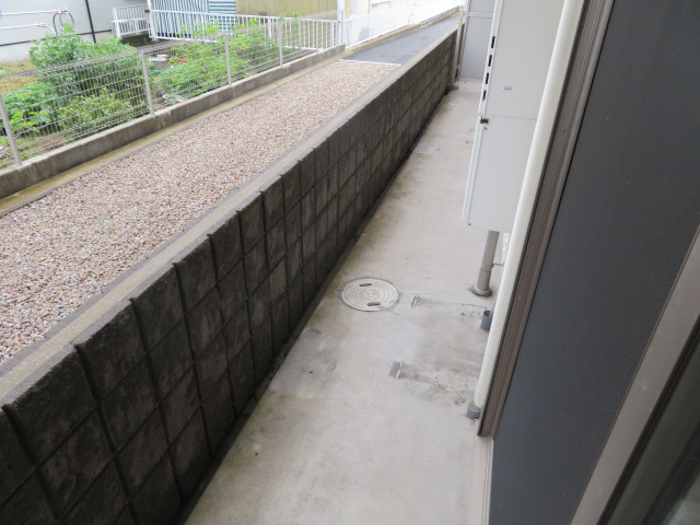 姫路市飾磨区構３丁目の賃貸マンションのバルコニー