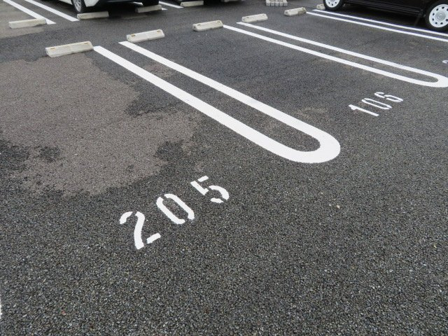 姫路市飾磨区構３丁目の賃貸マンションの駐車場