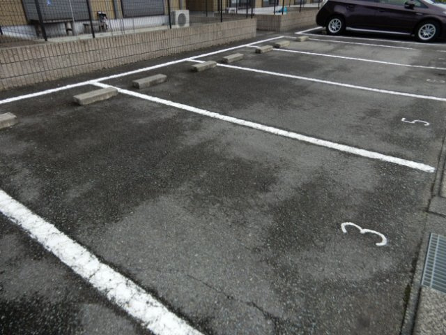 アイランド　B棟の駐車場