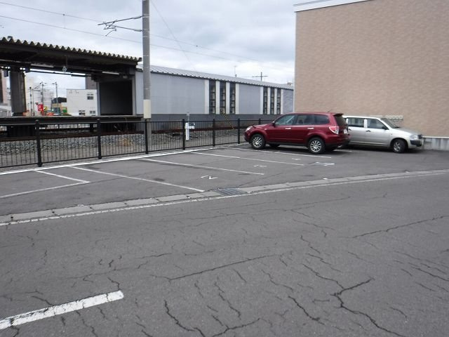 レオパレスドリームイン　室蘭の駐車場