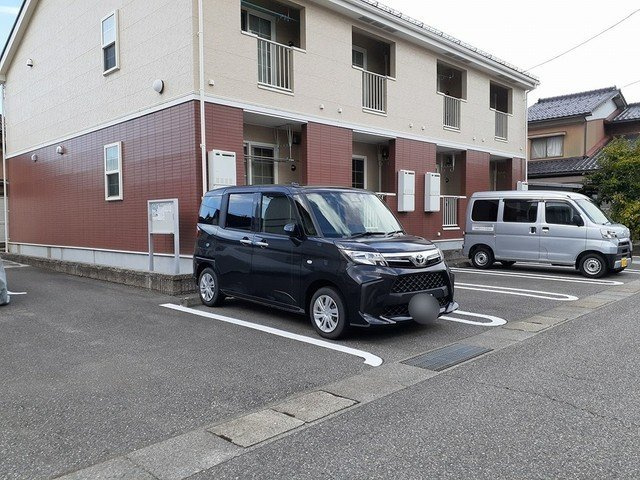 フェーヴの駐車場