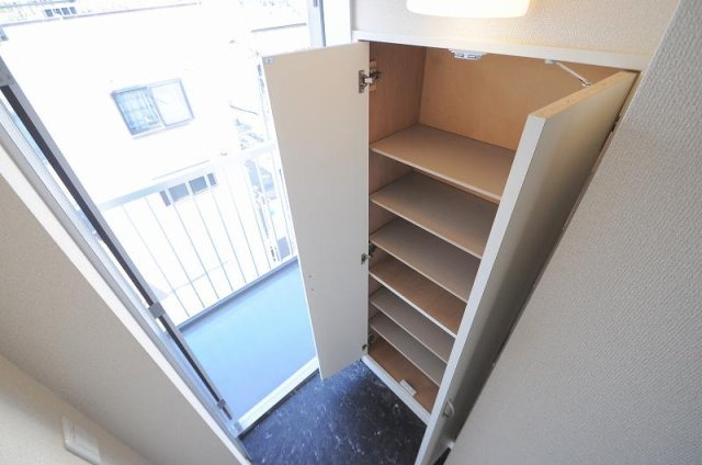 レオパレス吹上の玄関