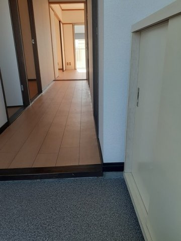 グリーンヒル滝の水の玄関