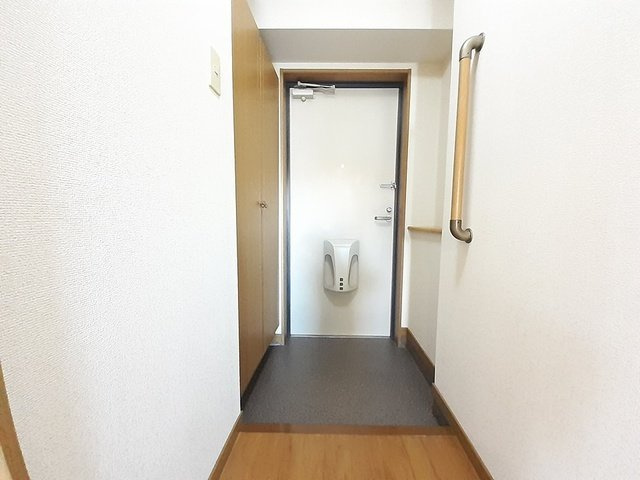 ソレアード山香の玄関