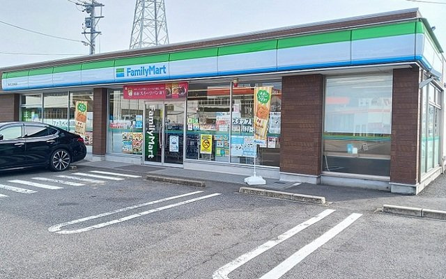 セリージェの周辺|ファミリーマートまで350m