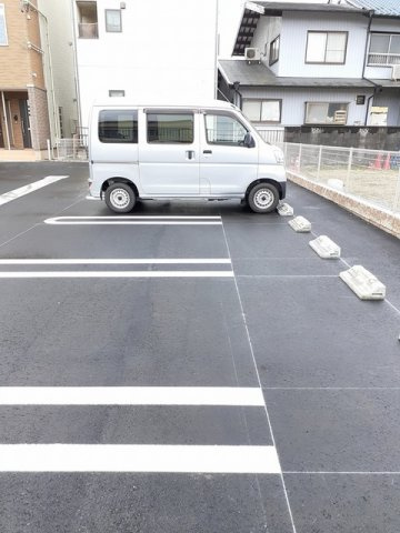 フォーチューン・メゾンの駐車場