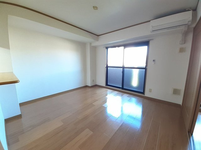 ソレアード山香の居間・リビング