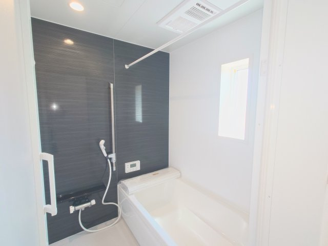 クレイドルガーデン丸亀市今津町第４　３号棟の浴室|高断熱浴槽を使用しています。追い焚きが減り、光熱費の節約にもなる省エネ仕様です（＊＾＾）ｖ