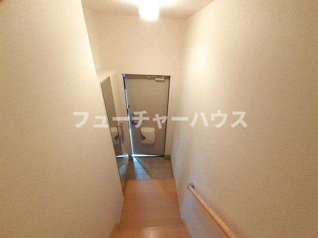 サニーグランデの玄関|収納もある玄関です