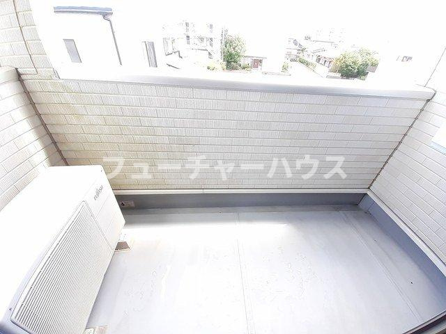 サニーグランデのバルコニー|暖かな日差しのふりそそぐバルコニー