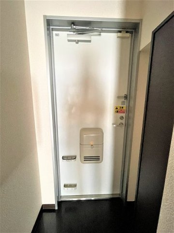 レオネクスト富士森の丘の玄関