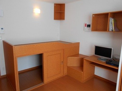 レオパレス日向坂の居間・リビング