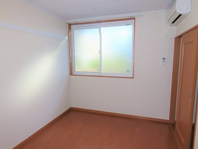 レオパレスリヴェールの居間・リビング|家具家電の付いていないお部屋です