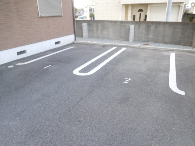 姫路市花田町小川のハイツの駐車場