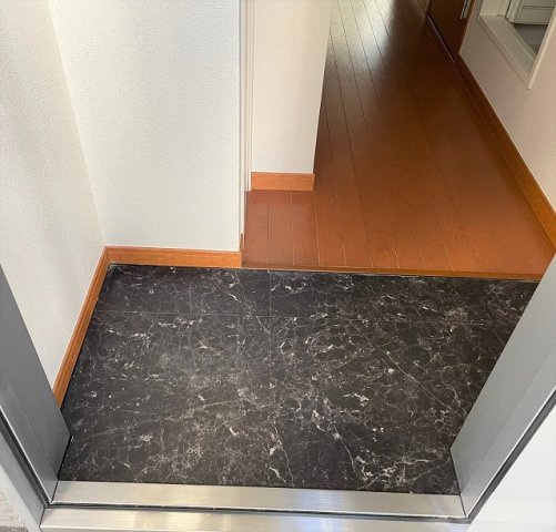 レオパレスメゾン　ド　アキの玄関