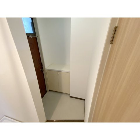 アイダハイツの玄関
