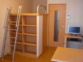 レオパレスカナの寝室|2F以上は絨毯です