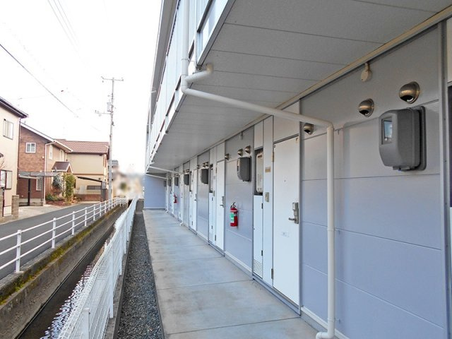 レオパレスアモーレの玄関