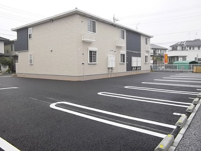 サニー　クレストＢの駐車場