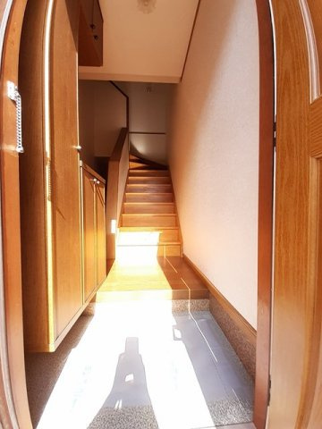 レジデンス淡路　Ａの玄関