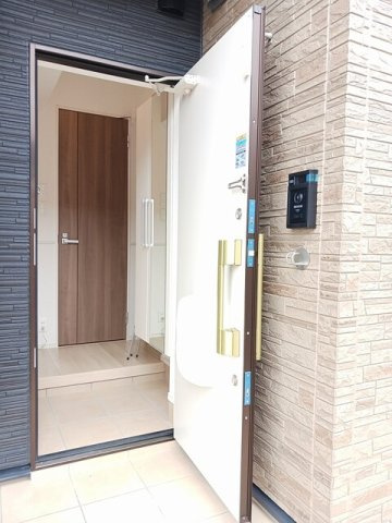 ヒカルサ市原姉ヶ崎ウエストの玄関