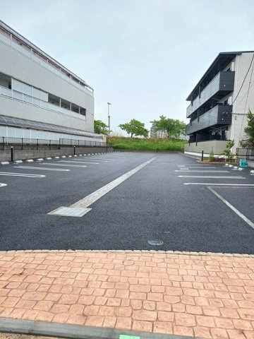 メゾンドールの駐車場