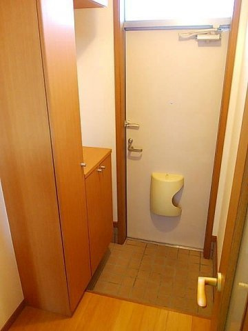 フィオーレⅡの玄関|収納もある玄関です