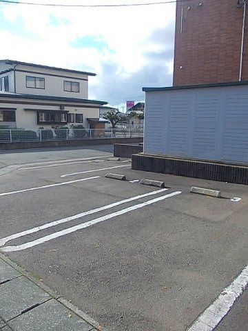 ゼフィール（Ｚｅｐｙｒｅ）の駐車場|カースペースがあります