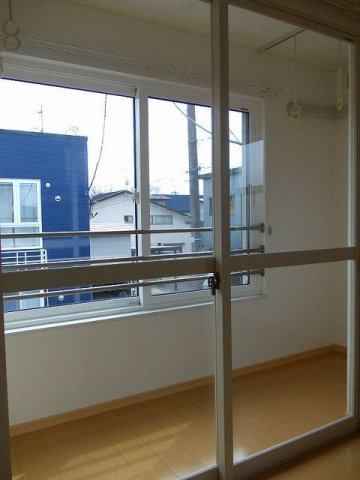 マルシェＳの内装|明るい色調の室内です