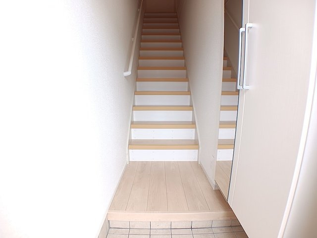 カーサ　プラシードⅠの玄関|明るい玄関です