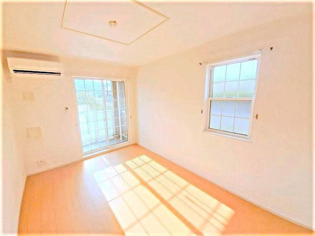 うらら１番館の居間・リビング|こちらのリビングで趣味の時間をお楽しみください