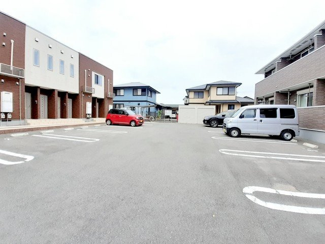 サウス　フォアフロント　Ⅰの駐車場|駐車場があるので、車を買う予定の方も安心です
