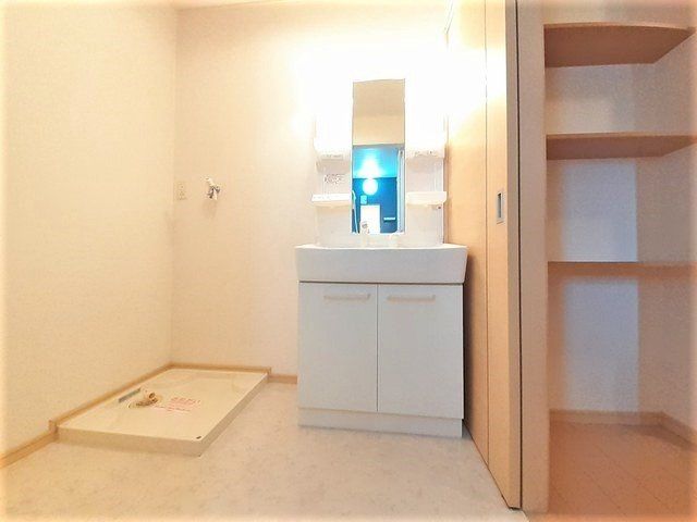 ジュネス１番館の洗面所|広い洗面スペース