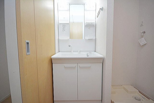 ＣＡＳＡ　３の洗面所|ゆったりとスペースのある洗面所