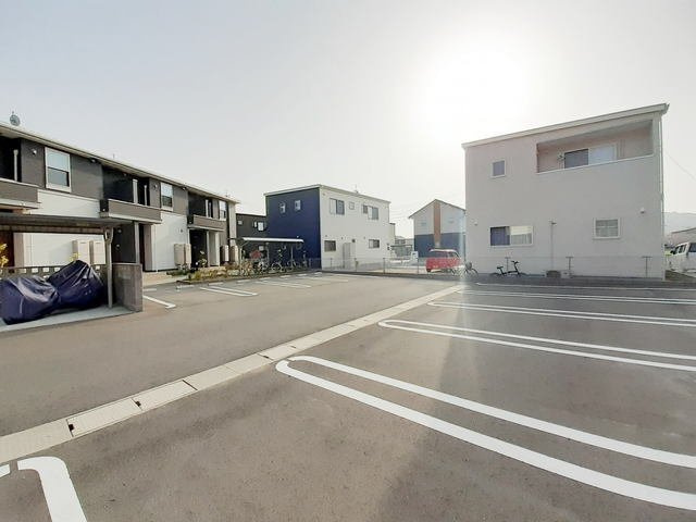 ピュア・ジュネス　Ｂの駐車場|駐車場に車を止められます