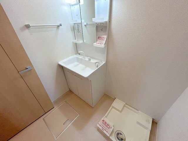ミキ・ブルック　Ｂの洗面所|明るい洗面所です