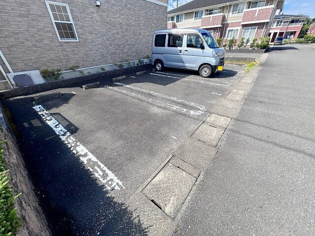 クレメントＡの駐車場|駐車場に車を止められます