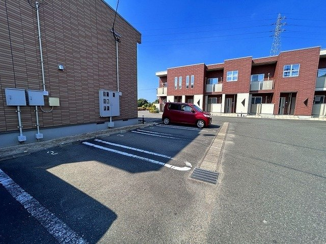 トゥーザ・ムーンＡの駐車場|カースペースがあります