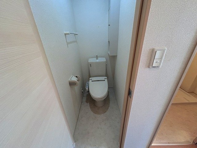 フロントフィールド１番館のトイレ|落ち着いた色調のトイレです