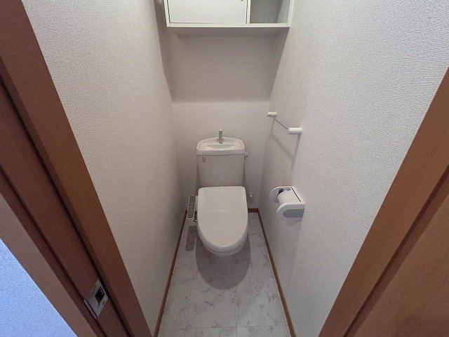 ライフコート東唐津Ｂのトイレ|清潔感のあるトイレです
